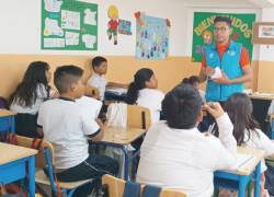 El documento detalla que si la o el estudiante desea mantener en confidencialidad su identidad de género, la información debe manejarse con especial cuidado.