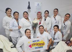 La Campana de la Esperanza de Solca Guayaquil se toca después de dos grandes acontecimientos: cuando el paciente culmina su tratamiento de quimioterapia y cuando pone fin a la batalla contra el cáncer.