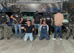 Los tres miembros de una presunta banda de vacunadores vinculada a los “Chone Killers”.