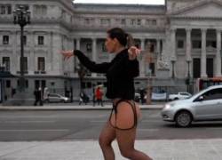 Precandidata a diputada en Argentina baila en lencería para que se escuchen su propuestas