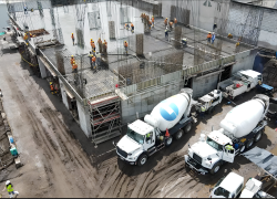 Al norte de Quito, se construye el quinto data center certificado que operará en el país; Puntonet, la empresa de servicios de internet, invertirá un total de 100 millones de dólares en esta infraestructura.