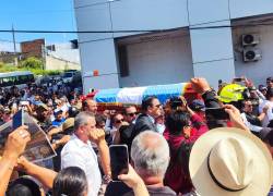 Cientos de ciudadanos despidieron al alcalde de Manta, Agustín Intriago.