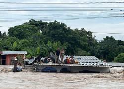 Potentes lluvias en Esmeraldas dejan casas afectadas, vías cortadas y miles de damnificados.