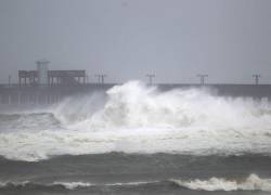 La tormenta tropical Henri toca tierra en el noreste de Estados Unidos