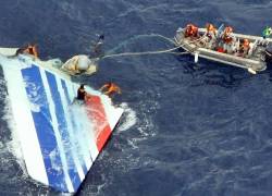 En el accidente aéreo se registro 228 víctimas; entre ellos, 216 pasajeros y 12 tripulantes.