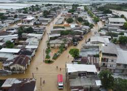 Lluvia provoca desbordamiento de un río en Balao y otras afectaciones