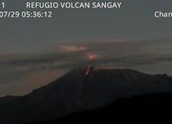 En los últimos días, el volcán Sangay ha mantenido una actividad alta.