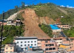 Alud sepulta decenas de casas en un pueblo andino de Perú