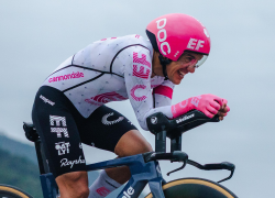'La Locomotora del Carchi' mantiene vivas sus aspiraciones de subir al podio del Giro de Italia.