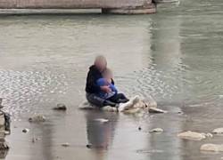 Madre e hijo ecuatorianos son rescatados en medio de un río cuando intentaban cruzar a EEUU
