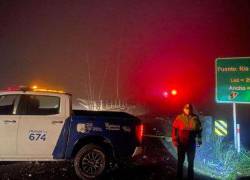 Las autoridades dispusieron desvíos por la vía a Uzhcurrumí mientras se realizan las investigaciones.