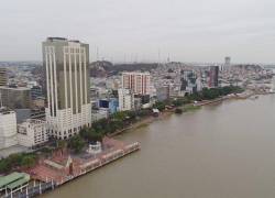 Imagen del río Guayas que incluye consigo una vista aérea de Guayaquil