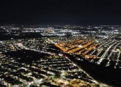 Fotografía aérea que muestra un apagón eléctrico este martes en algunas zonas de la ciudad de León (México).