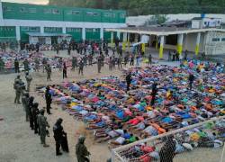 Policía y FF.AA. en operativo en la Cárcel de Esmeraldas.