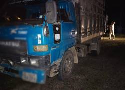 Fotografía que muestra uno de los vehículos revisado por la Policía.