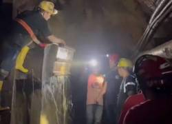 Tres trabajadores quedaron atrapados dentro de una mina en Zaruma