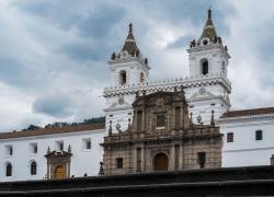 Imagen de la Iglesia de San Francisco ubicada en el centro histórico de Quito, uno de los puntos turísticos de Ecuador que es visitado con Frecuencia en Semana Santa.