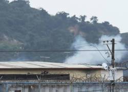 Policía usó explosivos para controlar disturbios en la Penitenciaría del Litoral.