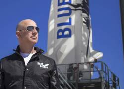 Jeff Bezos viajará al espacio en el primer viaje tripulado de un cohete