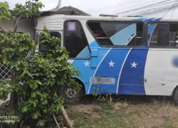 Choque del bus contra una vivienda en Guayaquil.