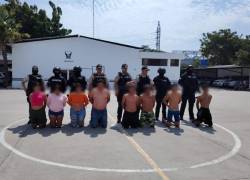 Fotografía que muestra a los detenidos por el asesinato de Sebastián Ribadeneira Vinces.