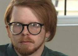 Eric Smith (de 13 años en aquella época), asesinó brutalmente y abusó de Derrick Robie, un niño de 4 años. Tras cumplir su condena, está próximo a salir de prisión bajo libertad condicional.