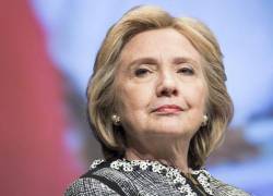 Hillary Clinton da positivo por covid-19 con síntomas leves