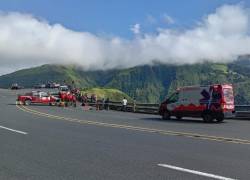 Fotografía que muestra a los equipos de rescate desplegados.