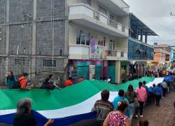 Decenas de ciudadanos protestaron en Puerto Ayora, Santa Cruz.