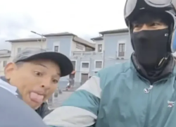 Influencer coreano fue asaltado en el Centro Histórico de Quito. (Foto: captura)