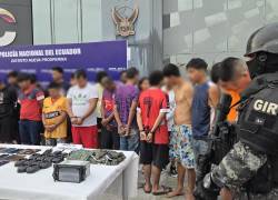 Fotografía que muestra a varios de los detenidos en el operativo a gran escala.