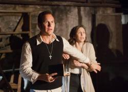 Los icónicos protagonistas de la saga: Patrick Wilson como Ed Warren y Vera Farmiga como Lorraine Warren.