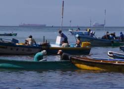 Este lunes 23 de enero, seis pescadores fueron rescatados en alta mar por la Armada de Ecuador cuando se encontraban a la deriva tras haber sido presuntamente víctimas de un robo.