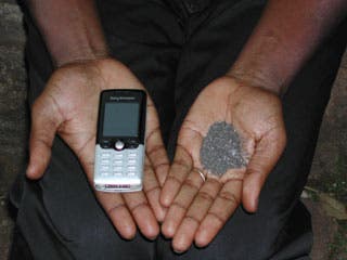 Extracción de minerales para teléfonos celulares causa 6 millones de desplazados