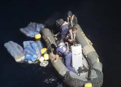 Momento que la Armada ejecuta el operativo.