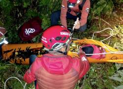 Rescate de una adolescente herida durante caminata.