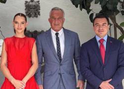 Lavinia Valbonesi, Robert F. Kennedy Jr. y Daniel Noboa.