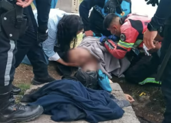 Hombre cayó a la laguna del parque La Carolina y casi se ahoga.