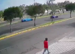 Un auto color celeste atropelló a un ciudadano de aproximadamente 60 años de edad en la Panamericana Norte.