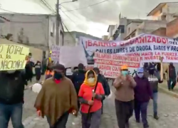 Ciudadanos del barrio Nueva Aurora y Guamaní, protestaron en contra de la inseguridad.