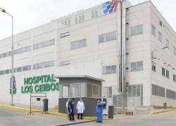 El operativo se extendió a las instalaciones del Hospital de Los Ceibos, donde se ejecutaron órdenes de detención contra dos funcionarios...