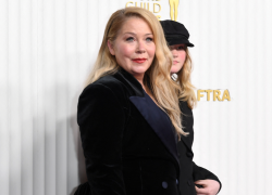 Christina Applegate rompe el silencio sobre su lucha con la esclerosis múltiple y revela el dolor físico y emocional que enfrenta a diario.
