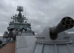 Según Moscú, el crucero sufrió un incendio a bordo que hizo explotar la munición. Kiev, por su parte, reivindica un ataque con misiles.