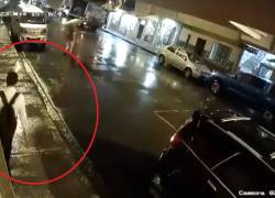 Video revela instante en que delincuentes secuestran al hombre que apareció con chaleco de explosivos en Sauces 9