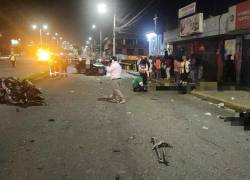 El impacto del choque provocó que los ocupantes salieran expulsados del automotor.