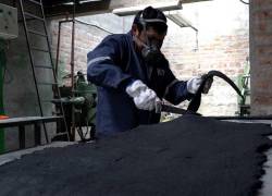 IKO aprovecha los residuos de neumáticos para fabricar pisos, topes y productos viales.