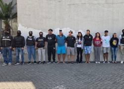 Fotografía que muestra a miembros de una banda que se dedicaría a llevar a cabo secuestros extorsivos en Guayaquil.