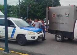 Fotografía que muesetra la escena del crimen, en una concurrida vía de Nueva Loja.