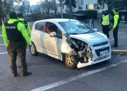 Auto en el que huían los sospechosos.