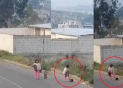 Video muestra agresión brutal de una mujer con su hijo en Ambato
